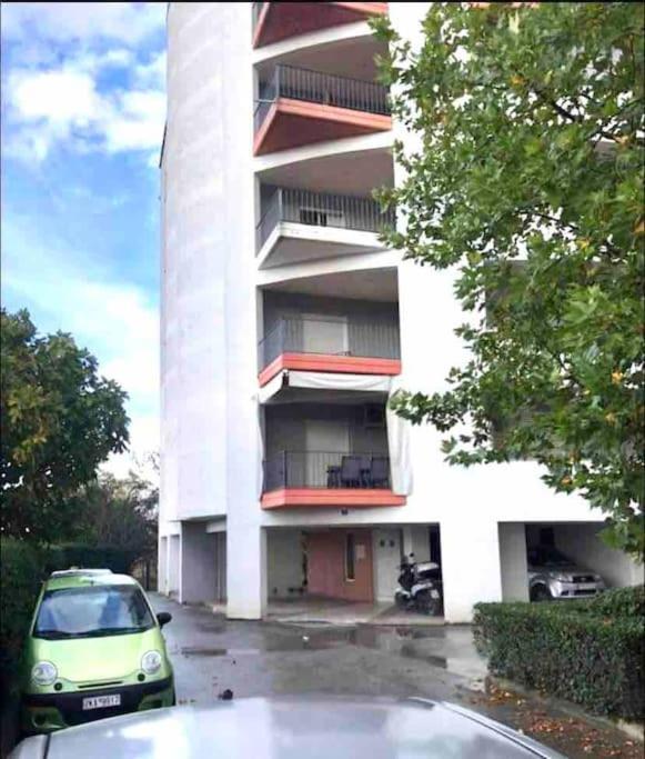 Larisa City Ap 5 With Parking Esterno foto