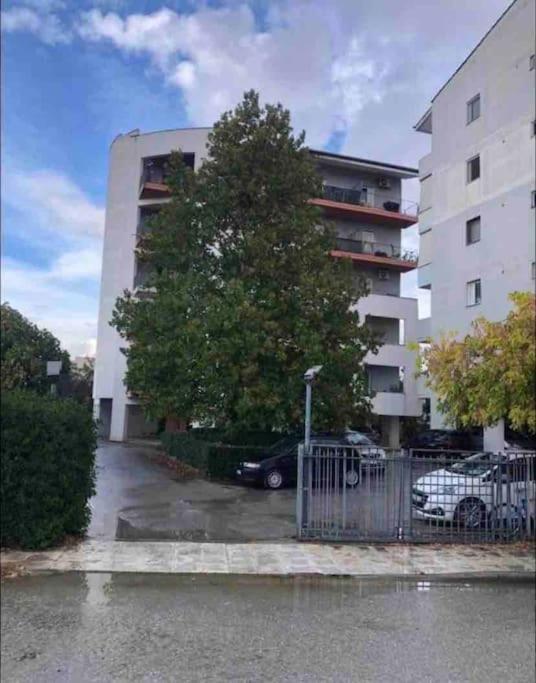 Larisa City Ap 5 With Parking Esterno foto
